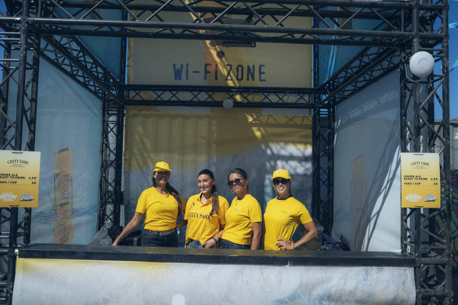Equipo de la activación en la Wi-Fi Zone