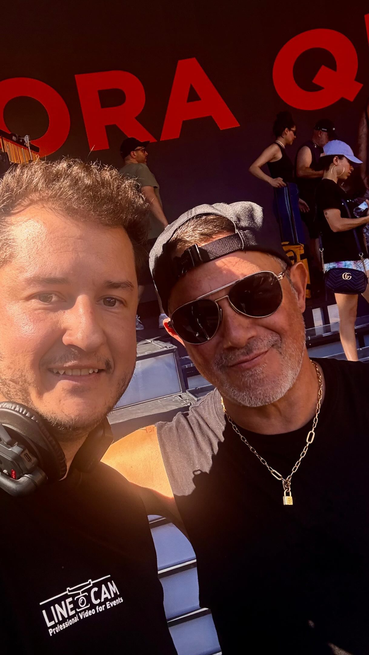 Una noche histórica merece imágenes a la altura.

Nuestro equipo de LineCam tuvo el privilegio de formar parte del espectacular concierto de Alejandro Sanz en el Estadio de La Cartuja de Sevilla, aportando nuestros sistemas de cámara aérea por cable para capturar planos únicos sobre el escenario y el público.

Cada recorrido, cada movimiento y cada toma fueron diseñados para ofrecer una experiencia visual diferente, acercando la emoción del directo desde ángulos imposibles para una cámara convencional.

Gracias a todo el equipo técnico, producción y profesionales que confiaron en nuestra tecnología para este gran espectáculo. Seguimos trabajando para llevar la realización audiovisual a otro nivel en conciertos, festivales y grandes eventos.

Gracias por la confianza y por permitirnos formar parte de una noche inolvidable.

@alejandrosanz
@estadodelacartuja

#LineCam #CableCam #AlejandroSanz #EstadioLaCartuja #Sevilla Conciertos LiveProduction Broadcast Eventos ProduccionAudiovisual CameraSystem Concerts TecnologiaAudiovisual AerialCamera LiveEvents