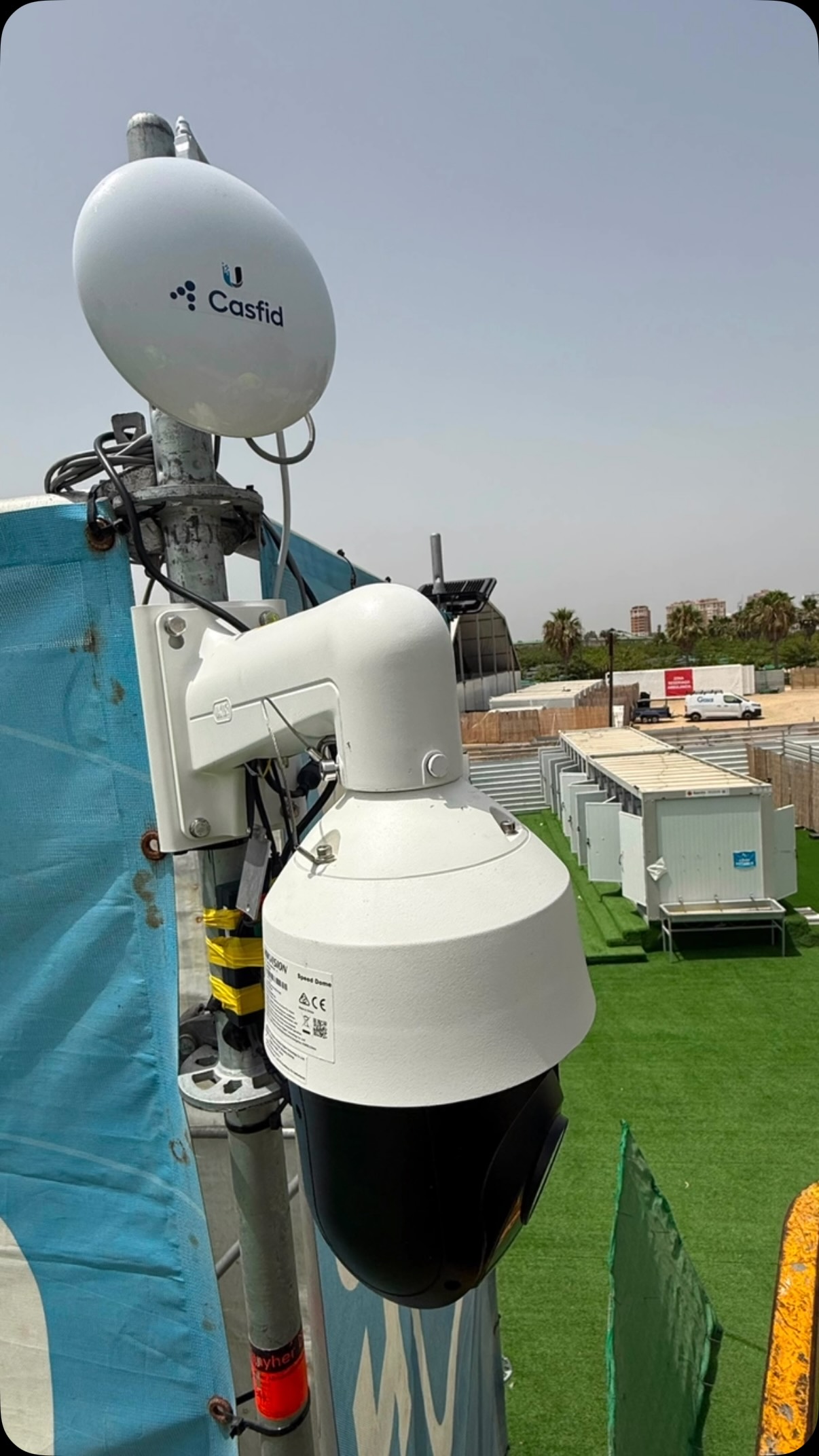 Nuestro compromiso va mucho más allá de la realización audiovisual.

Durante todo el Zevra Festival prestamos servicio de apoyo de visión en tiempo real para los Cuerpos de Seguridad y los equipos de coordinación, proporcionando imágenes estratégicas que contribuyen a mejorar la supervisión del recinto, la coordinación operativa y la capacidad de respuesta ante cualquier incidencia.

La tecnología, cuando está al servicio de la seguridad, marca la diferencia.

Gracias a todos los profesionales que trabajan para que miles de personas puedan disfrutar del festival con las máximas garantías.

#ZevraFestival #Seguridad #ProducciónAudiovisual #Realización #CCTV Eventos Tecnología Coordinación Festival

Si prefieres un tono más impactante o más técnico, puedo adaptarlo.